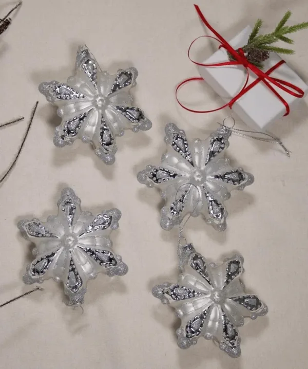 Snowflake4pack 4 pieces Snow Flake ornaments with gift for the season