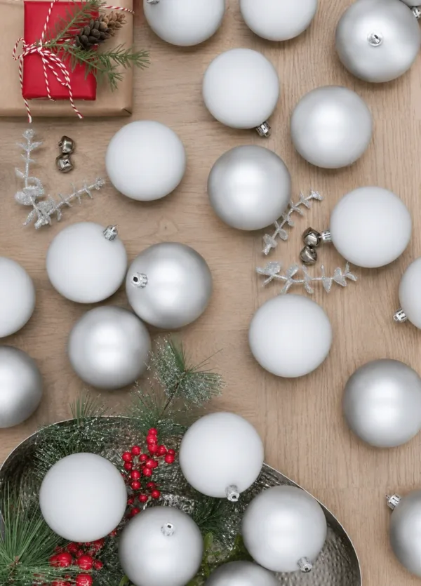 WhiteShatterproofornaments View of White Shatter proof ornaments